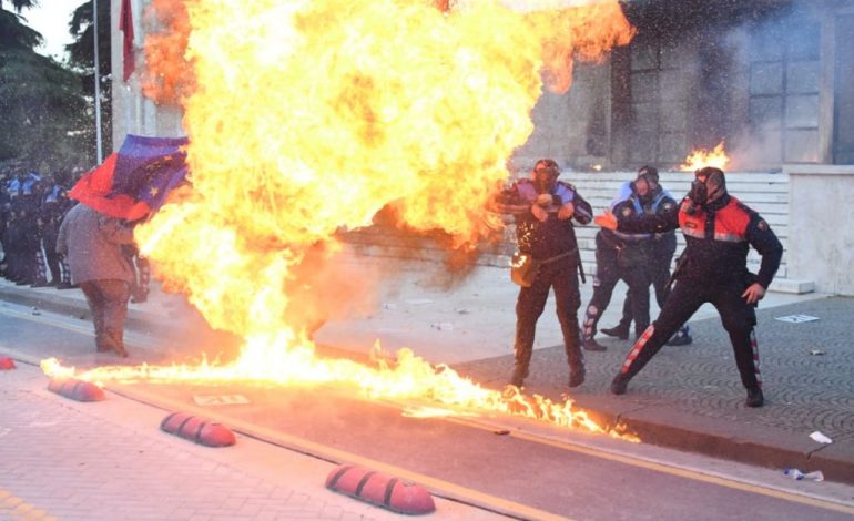 “SHFRENIM” FANTAZIE/ PD: Sot po që do e rrëzojmë Ramën, 62 450 protestues do jenë në shesh
