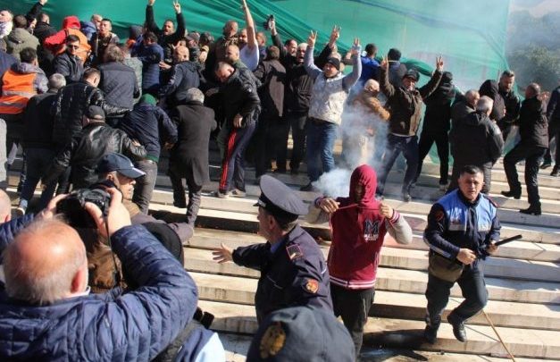 PROTESTAT E DHUNSHME/ Misioni i Francës në OSBE: Opozita ta dënojë dhe të denoncojë…