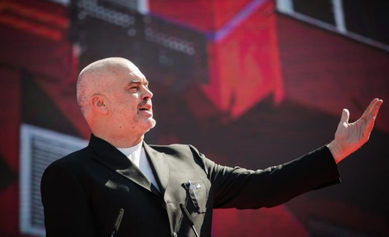 “I DËRGON LETRA RAMËS SI TA KESH DASHNORE”/ Rama-komentuesit: S’të vë faj që… (FOTO)
