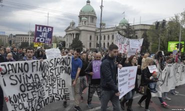 PAS 22 JAVËSH/ Protestat në Serbi marrin tjetër formë, "Zona e lirë' për çdo banor