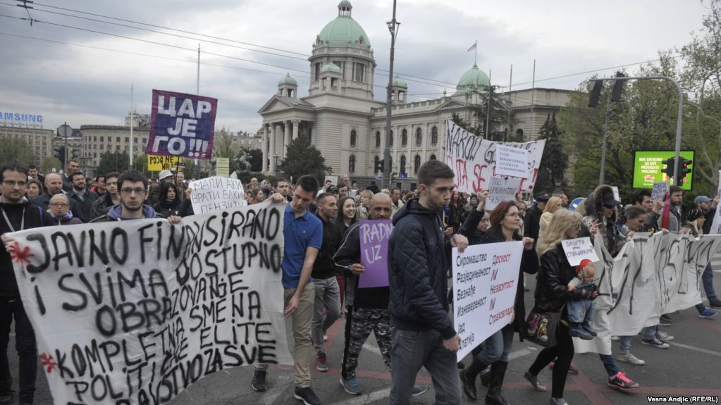 PAS 22 JAVËSH/ Protestat në Serbi marrin tjetër formë, “Zona e lirë’ për çdo banor