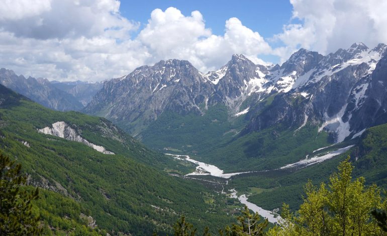 HUMBËN MBRËMË NË THETH/ Si u gjetën 3 turistët anglezë, banorët…