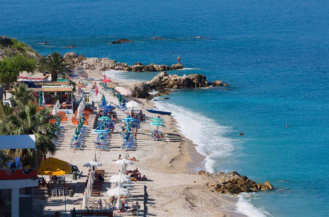 “PARAJSA E RE”/ Reportazhi i “Traveler”: Plazhet e jugut të Shqipërisë janë perlat e Mesdheut