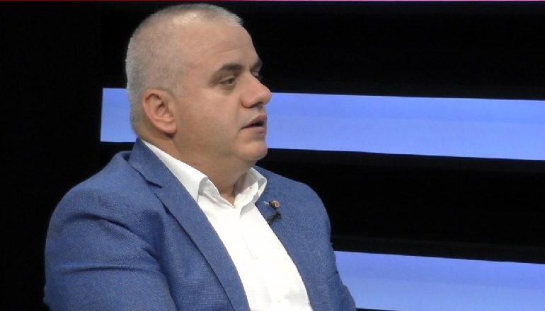 ATENTATI NË DURRËS/ Artan Hoxha: Për çfarë mund të ketë qenë duke biseduar Arjan Ndoji, me Landi Muharremin?