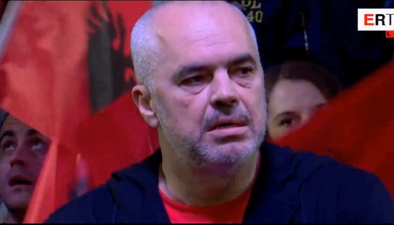 “JANË DHUNUAR BABË E BIR”/ Rama i PËRGJIGJET Berishës: Plaku i mban lidhur si tespie…
