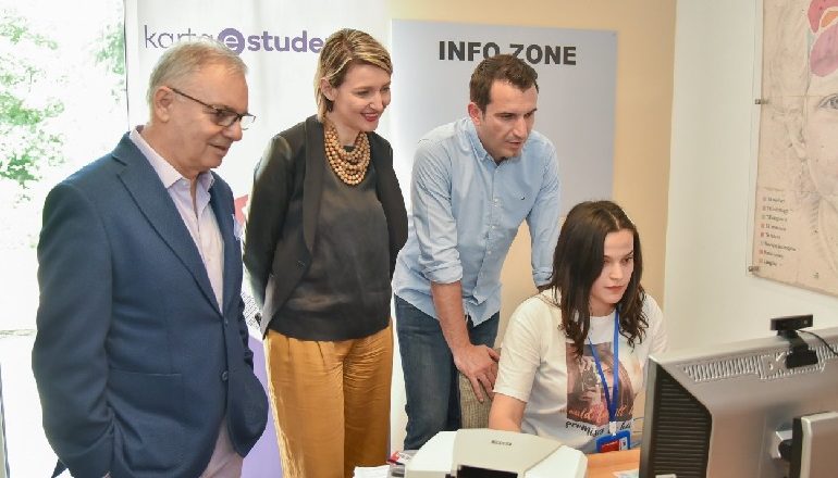 KARTAT E STUDENTIT/ Veliaj: Brenda verës shpërndajmë 80 mijë