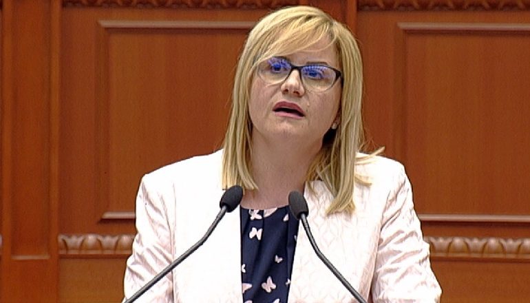 SHKARKIMI I METËS/ Deputetja e PS: Presidenti nuk qëndroi mbi palët, u bashkua me opozitën