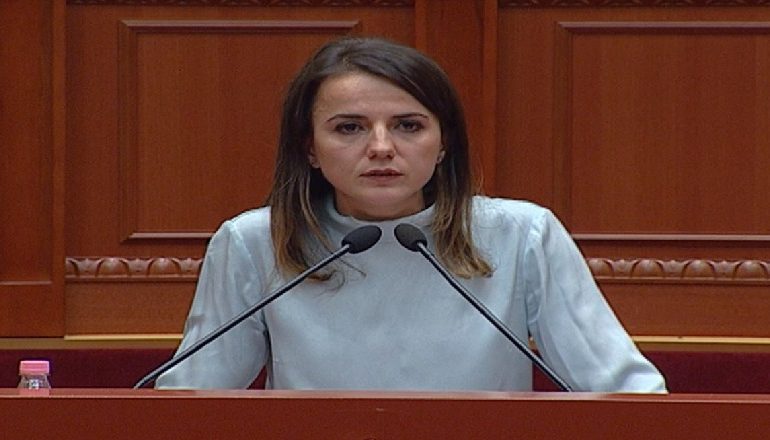 KUVEND/ Rudina Hajdari: Nëse Meta shpërndan parlamentin, t’i thotë burgut hapu