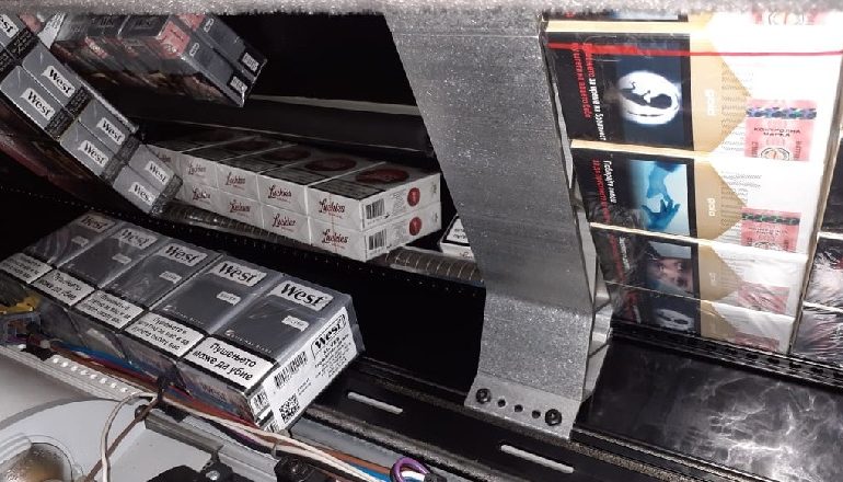“SI NËPËR FILMA”/ Bllokohet autobusi me cigare në Durrës, arrestohet shoferi nga Gostivari