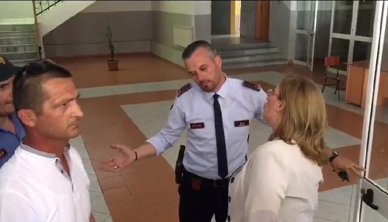 E DOGJËN PARA 3 DITËSH/ Voltana Ademi kërkon sërish lirimin e KZAZ-së nr.3