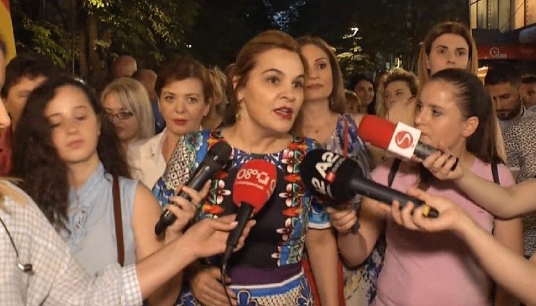 E PAPRITUR/ Monika Kryemadhi: Ilir Meta t’i kthehet jetës normale, të garojë përballë meje për LSI-në