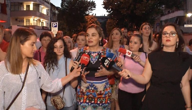 E QUAN “FALLXHORE”/ Kryemadhi i kthen përgjigje Ramës: Jam besimtare në Zot, jo në fall