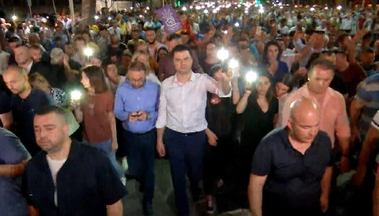 “TRADHTON” GRUAN ME GAZMEND BARDHIN/ Ja pse hoqi dorë Basha nga “shetitja” me Aurelën