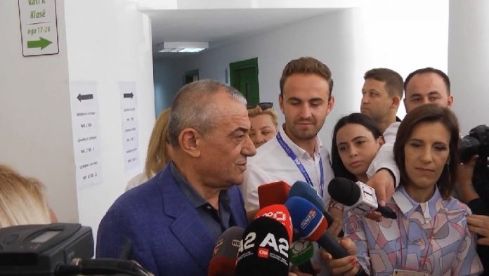 SHQIPËRIA VOTON/ Ruçi: Jo vetëm votova por edhe zgjodha. Qetësi, maturi dhe vendosmëri
