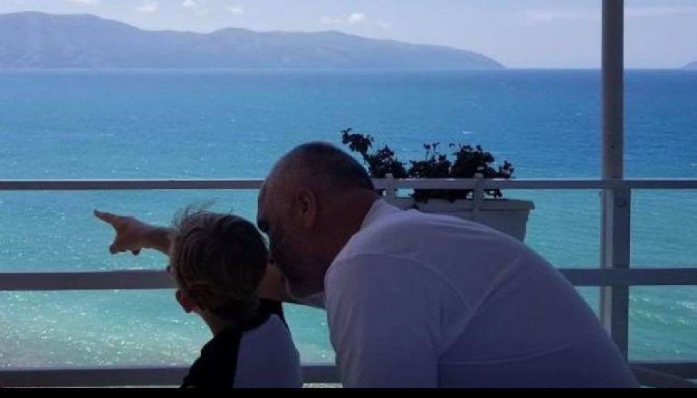 SHQIPËRIA VOTON/ Edi Rama nis ditën me Zahon! Vogëlushi: Babush shikoje