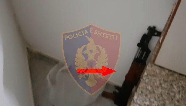 HYN ME KALLASHNIKOV NË QENDREN E VOTIMIT/ Arrestohet 53 vjeçari (DETAJET)
