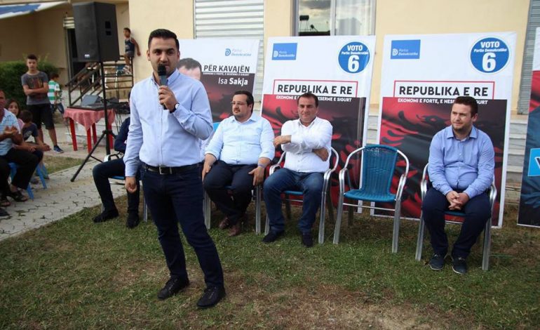 “NËSE I MBRONI DOT HALLALL JU QOFTË”/ Nënkryetari i Bashkisë Kavajë “kërcënon” se do prish KZAZ: Ju lëmë afat deri në… (FOTO)