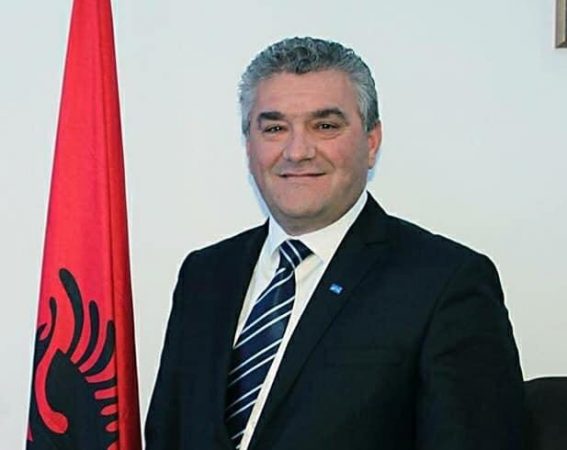 “TENTUAN TI BLLOKOJNË RRUGËN RAMËS”/ Shoqërohet në polici kreu i PD-së në Sarandë (EMRI)