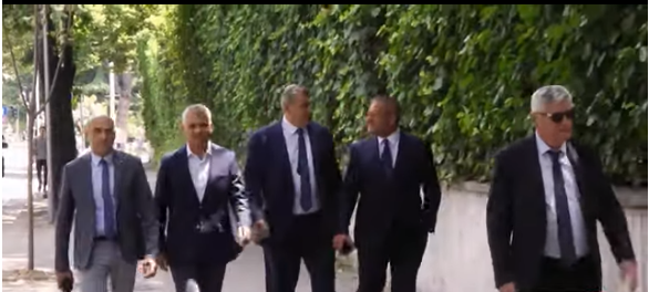 NJË ORË PARA PËRFUNDIMIT TË AFATIT/ Aleatët e Bashës shkojnë në presidencë (VIDEO)
