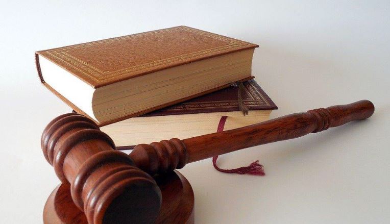 NJË DITË PAS…/ Dorëhiqet ministri kosovar, dyshohet për akte korruptive