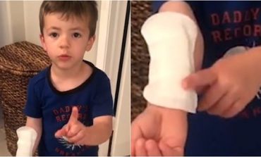 "ËSHTË LEUKOPLAST I MADH"/ Djali i vogël merr pecetën higjienike nga tualeti i motrës dhe e vë në krah (VIDEO)