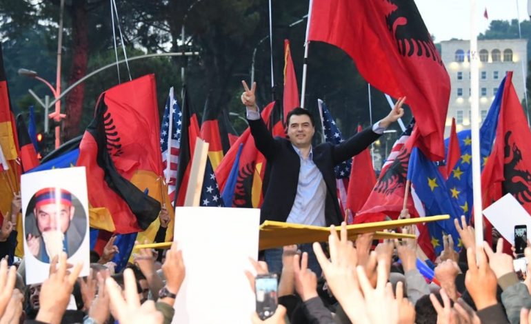 PROTESTA/ Basha “kujtohet” për policët: Ju njoh, kam punuar me ju, kemi luftuar drogën!