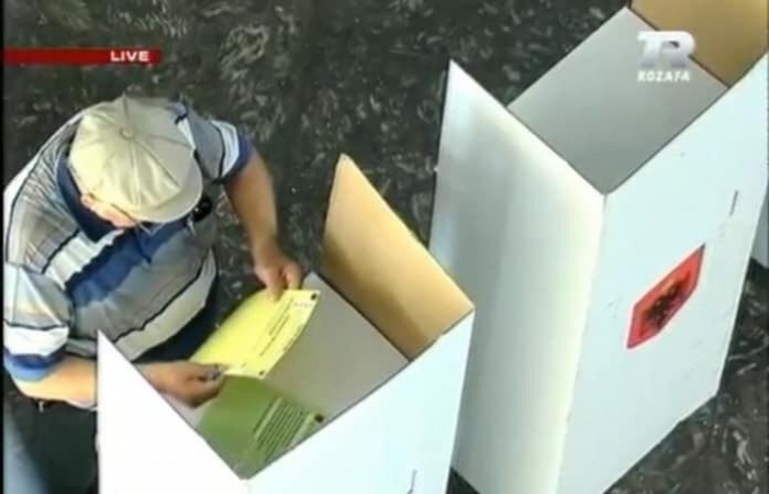 SHQIPËRIA VOTON/ Kamera e televizionit shkel privatësinë e shkodranëve (FOTO)