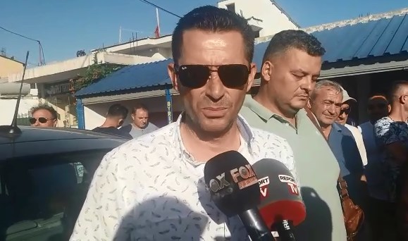 SHQIPËRIA VOTON/ Disa militantë të PD në protestë në Durrës: Në 28 vite nuk kemi parë votime të tilla