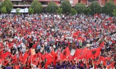 ME FOTON NGA LUSHNJA/ Rama uron socialistët: Nuk jemi më të mirët, po më të mirë se ne nuk ka!