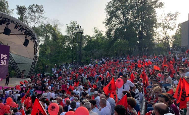 28 VJETORI I PS/ Pamjet e para, ja festa e socialistëve tek Amfiteatri i Liqenit