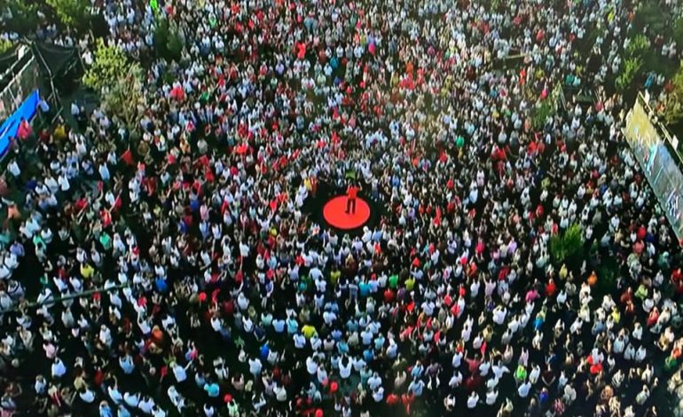 FOTO-LAJM / Veliaj mbyll fushatën, qytetarët i përgjigjen Metës, tejmbushin sheshin
