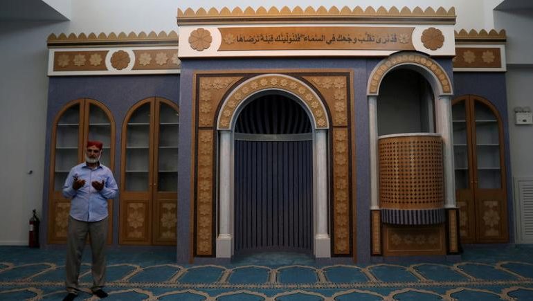 PAS DISA DEKADASH PRITJE/ Muslimanët në Athinë bëhen me xhami