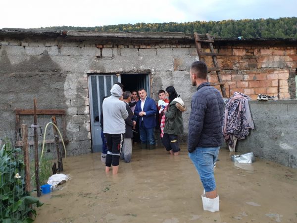 MOTI I KEQ NË ELBASAN/ Balla: Dëme të mëdha nga përmbytjet, po veifikohen (FOTO)