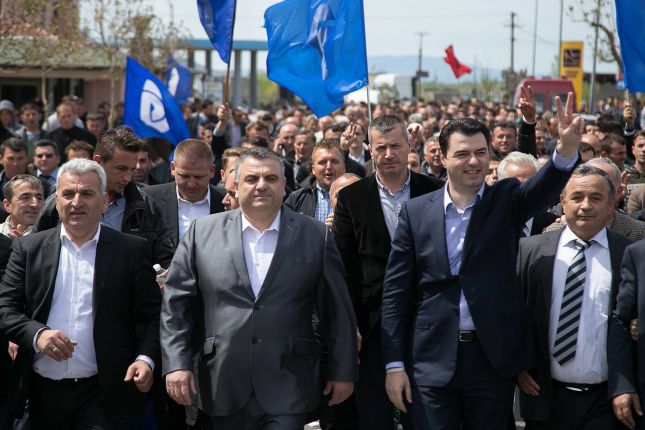 U SHKARKUA “LIVE”/ Kryebashkiaku i Vaut të Dejës tradhton partinë: E organizoi PD dhe shtabet e Bashës, jo bashkia