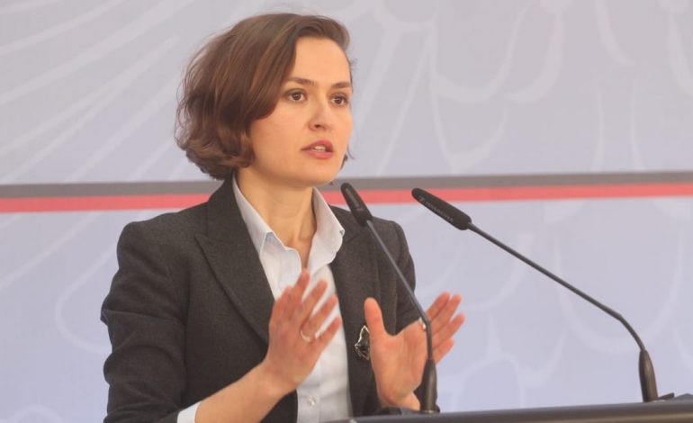 PUNËSIMI I MËSUESVE/ Ministrja Shahini: Si do plotësohen vendet e lira