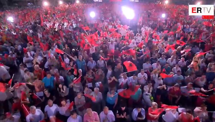 NDIQENI LIVE/ Mbyllet fushata e Partisë Socialiste nga Vlora, ja SUPER atmosfera