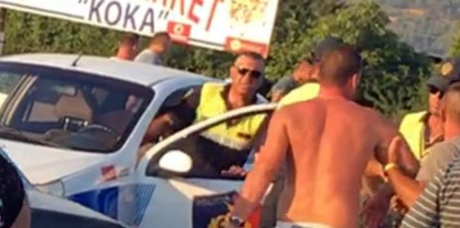 30 QERSHORI/ Militantët e PD thyejnë KZAZ nr.9 në Tropojë, hiqen materialet zgjedhore (VIDEO)