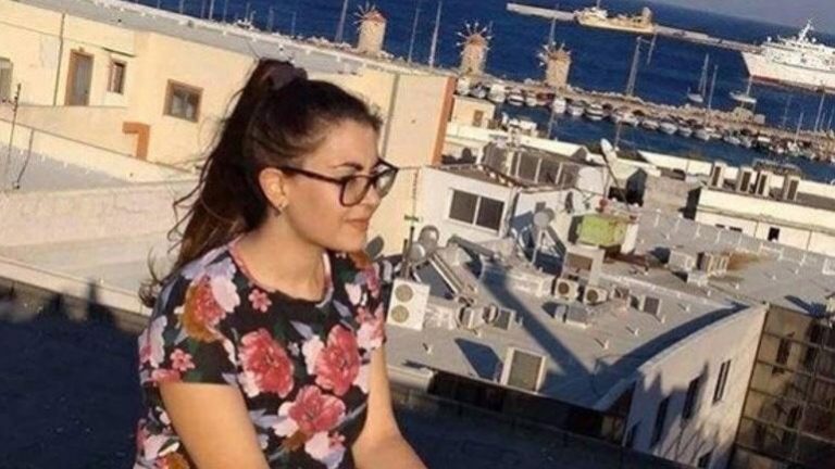 I PËRDHUNUAN DHE VRANË VAJZËN NË GREQI/ I ati: Fajtorët të dënohen….