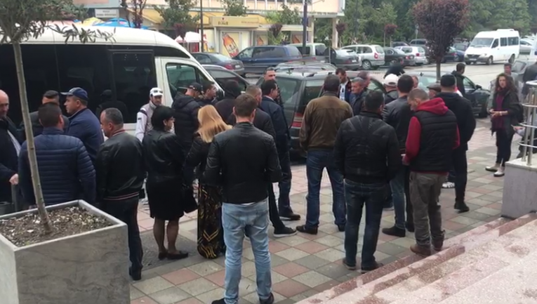 TUBIMI I OPOZITËS/ Dalin të DHËNAT e para. Ja sa protestues janë NISUR drejt Tiranës nga rrethet (FOTO)