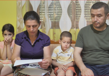 PAMJET PREKËSE/ Tre vogëlushët me probleme në dëgjim marrin lajmin e madh. Nënat lexojnë letrat e shpresës (VIDEO)