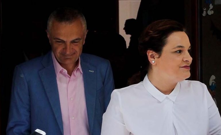 “HESHTJA” E MONIKA KRYEMADHIT/ Kur kryetarja e LSI “ndërron” vendin me Presidentin!
