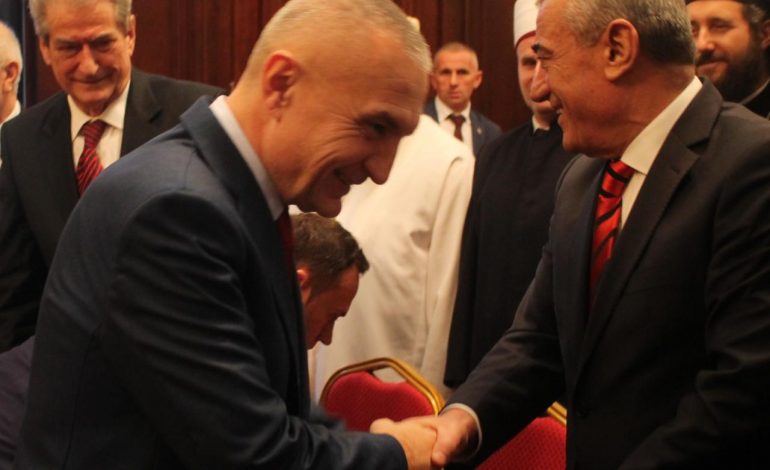 DOKUMENTI/ Shkarkimi i Presidentit Meta, Gramoz Ruçi firmos urdhërin