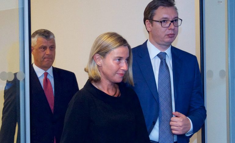KUSHTETUESJA RRËZON DELEGACIONIN/ Kosova mbetet pa ekip negociues me Serbinë