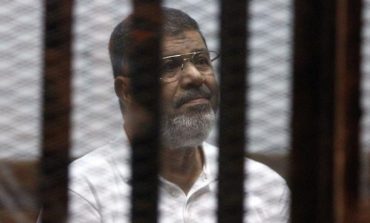 U LARGUA ME FORCË NGA.../ Vdes në gjykatë ish-presidenti i Egjiptit