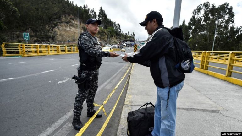 SFIDOJNË LIGJIN E RI/ Mijëra migrantë nga Venezuela presin të kalojnë kufirin…
