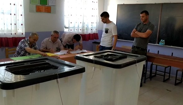 SHQIPËRIA VOTOI/ Bie gongu, mbyllet votimi në disa qytete