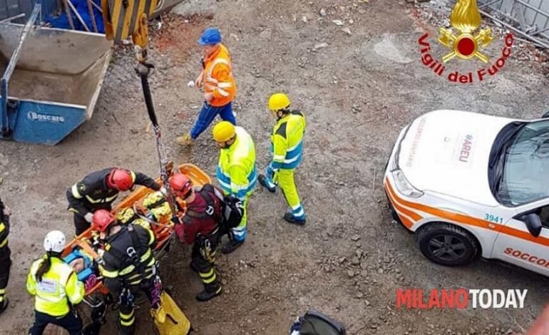 INCIDENT I RËNDË NË KANTIER/ Punëtori shqiptar bie në gropën e ashensorit bashkë me kolegët e tij