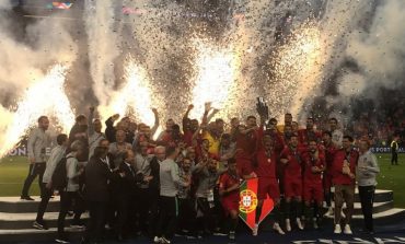 MOMENT HISTORIK ME PORTUGALINË/ Ronaldo ngre lart trofeun e parë të Natios League (VIDEO)
