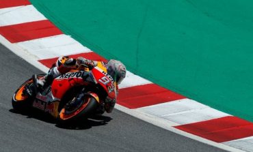 MOTO GP/ Marquez i pari në Barcelonë, përfiton nga aksidenti i Lorenzos