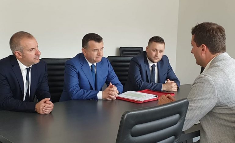 BALLA TAKIME NË GJERMANI/ Deputetët Gjermanë: Partite duhet te marrin pjese ne zgjedhje